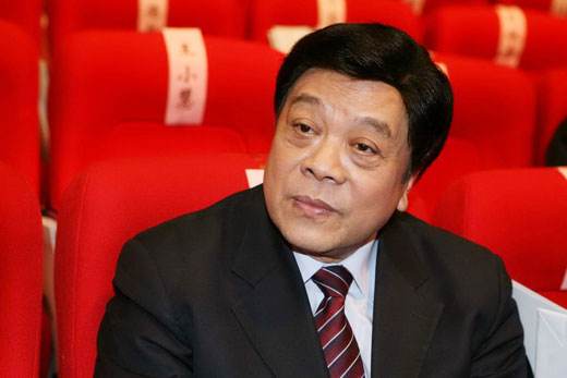 赵忠祥不受字画风波影响与友人聚餐喝酒划拳友人吹萨克斯助兴