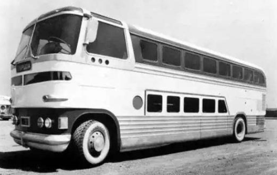 90年代国内牛气十足的大巴车,名字叫灰狗,外形简单内部豪华!