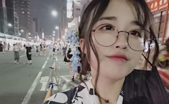 斗鱼主播菠萝赛东昨晚生日趴居然来了那么多人物