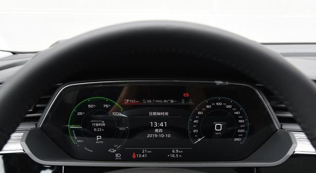 奥迪首款纯电SUV发布，能否继特斯拉后，成为划时代的第二标杆？