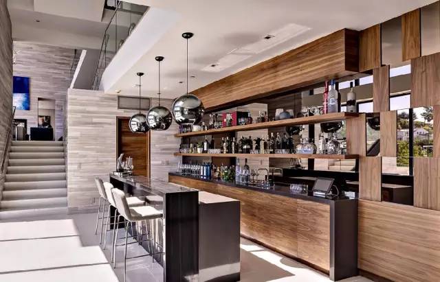 山顶别墅，让你住在“天际线”，富人的生活越来这么美好，羡慕