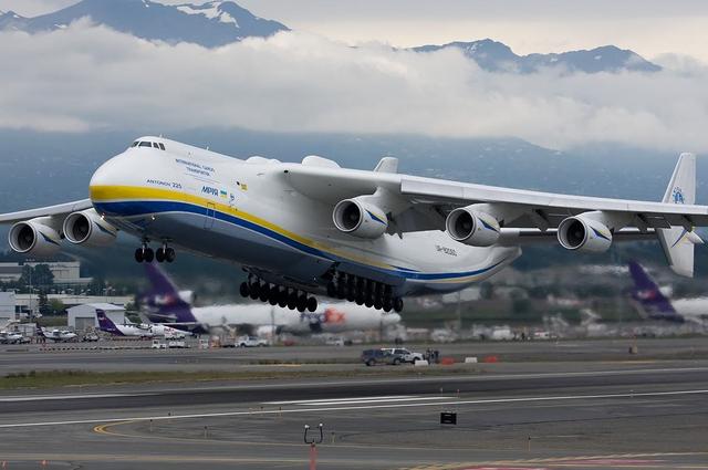 美国打造巨型飞机抢了安225的地位又挑战了马斯克的生意