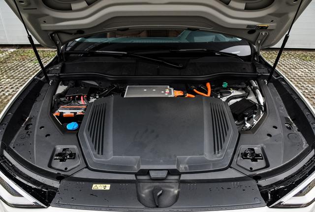 奥迪首款纯电SUV发布，能否继特斯拉后，成为划时代的第二标杆？