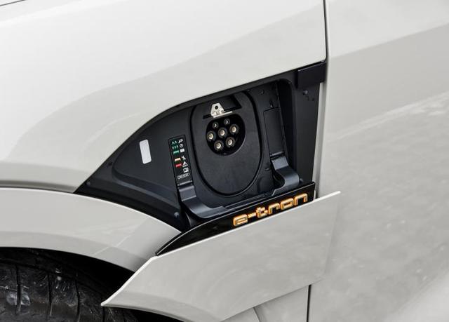 奥迪首款纯电SUV发布，能否继特斯拉后，成为划时代的第二标杆？