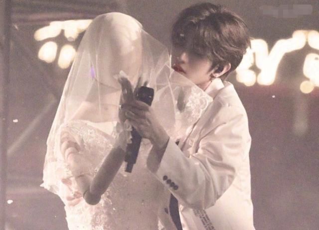 21岁的蔡徐坤厉害了新娘人偶舞台火到日本这太浪漫了