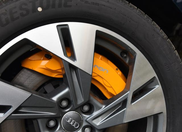 奥迪首款纯电SUV发布，能否继特斯拉后，成为划时代的第二标杆？