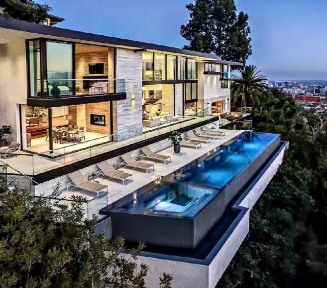 山顶别墅，让你住在“天际线”，富人的生活越来这么美好，羡慕