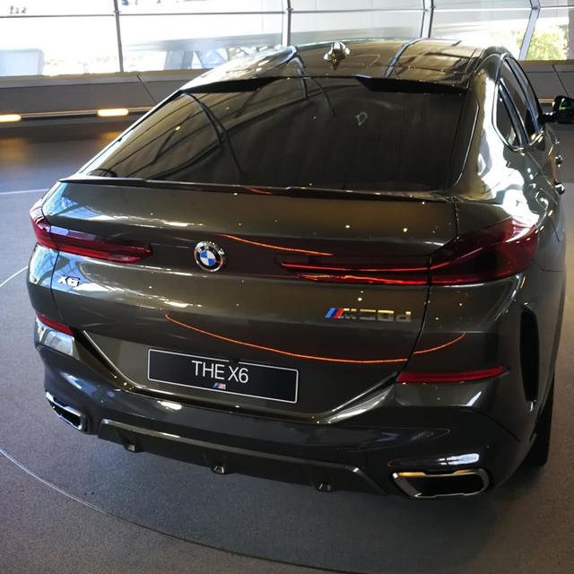 全新宝马X6海外实车，外观是非常硬朗！