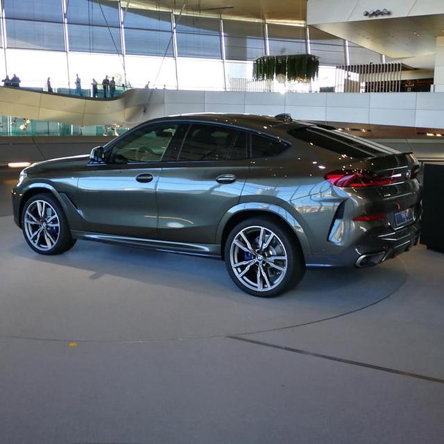 全新宝马X6海外实车，外观是非常硬朗！