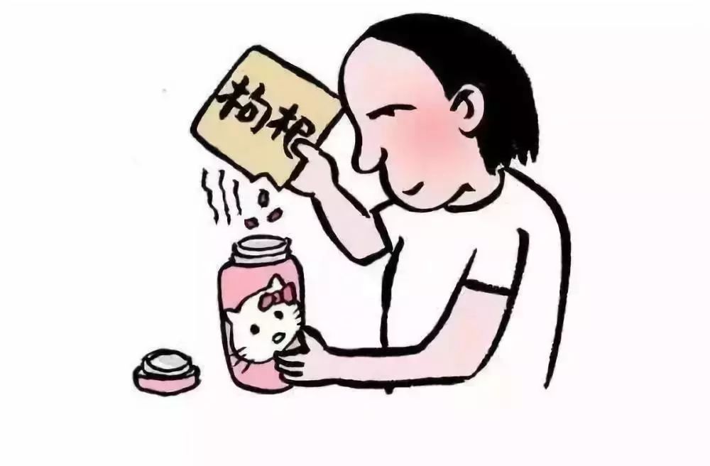 小伙伴们会在保温杯里泡上枸杞等食材