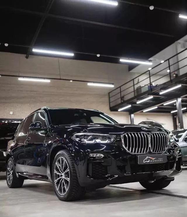 全新宝马x5实拍,黑色车身,十分霸气!