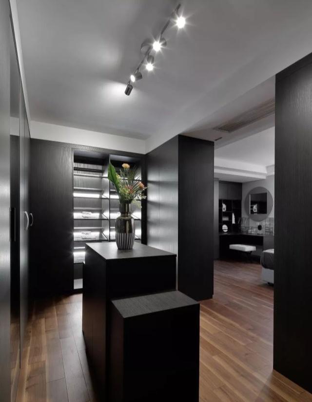 现代简约风格的家，年轻夫妇却装修出了高冷范的品质家