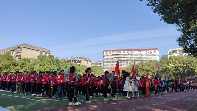 多彩少年,点燃金秋:黄冈市实验小学举行2019秋季运动会开幕式