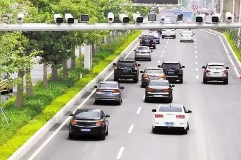 流氓行为！令人厌恶的4种驾驶行为，不违法但是很想揍人