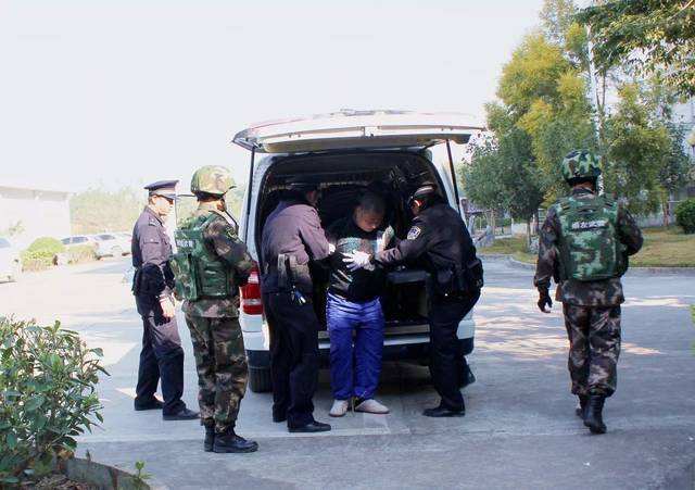 以前死刑都公开处决为什么现在不允许围观了直到今天才知道