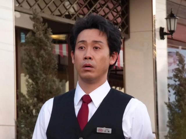 一个雨天,心灰意冷的橘晶来到一家餐厅,店长名叫近藤正己,离过一次婚