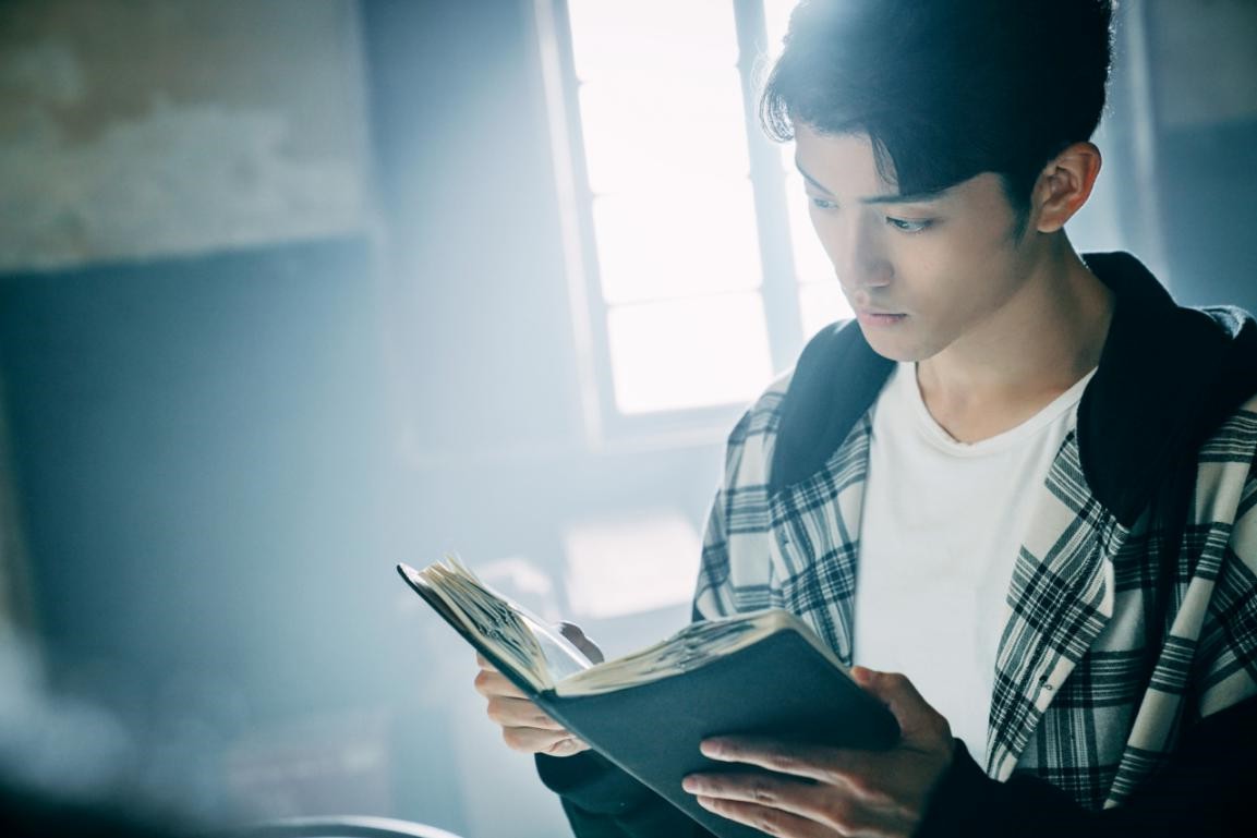 陈奕龙上锁的房间热血收官谭佑警官不说再见