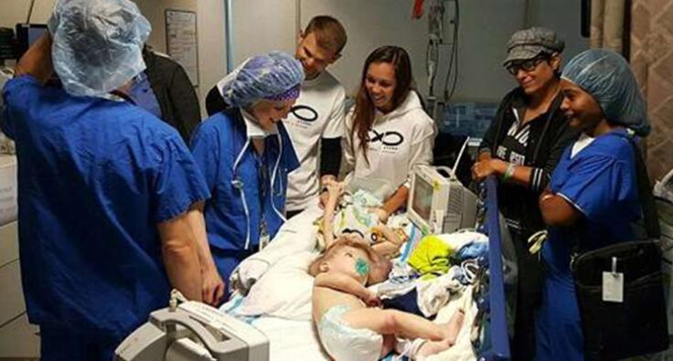 国外头部连体婴儿成功分离,第一次见面的画面很暖心