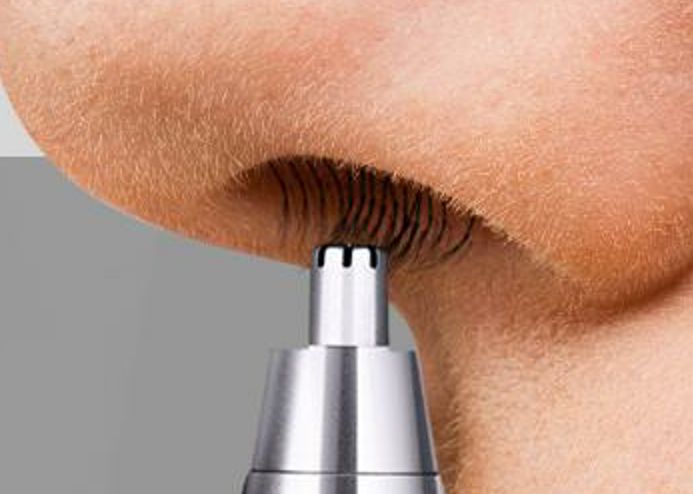 窜出来的鼻毛,应该拔掉还是剪掉?了解这些常识,你不会再纠结了