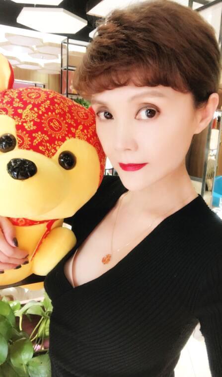 50岁女星马晓晴近照曝光,童星出身,现状令人唏嘘