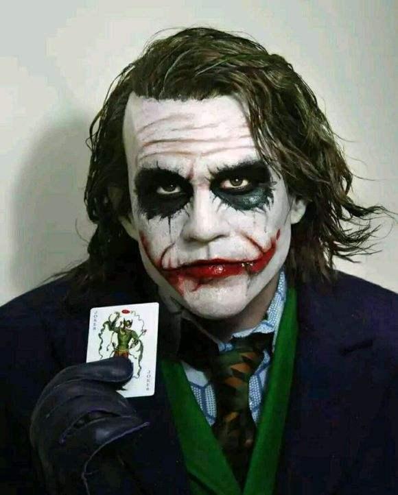 《小丑》的票房超过《死侍2》,成为票房冠军,可惜咱们看不了