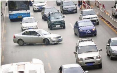 流氓行为！令人厌恶的4种驾驶行为，不违法但是很想揍人