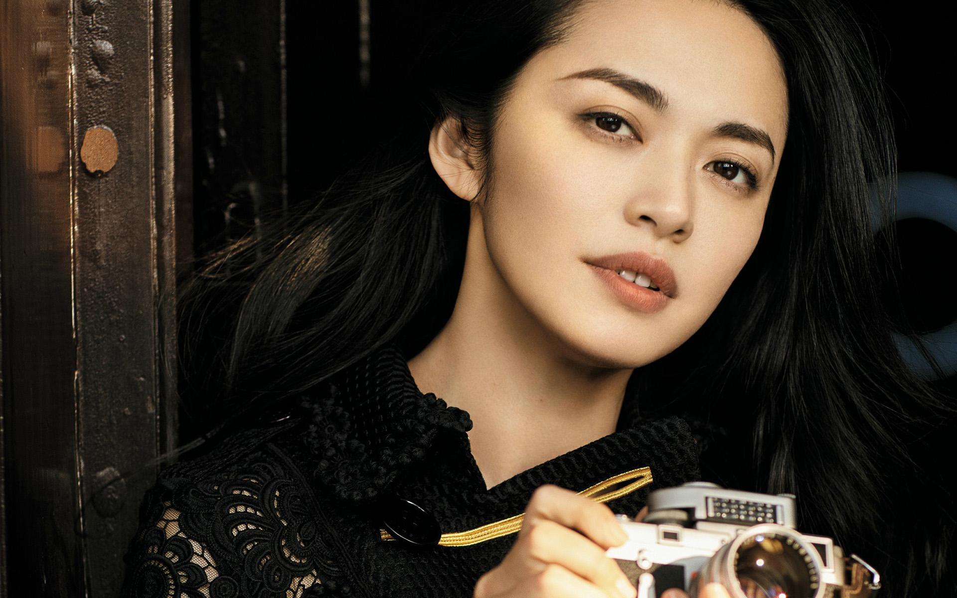 2019女星咖位排行,杨幂仍是小花周冬雨新晋中花巩俐直接封神