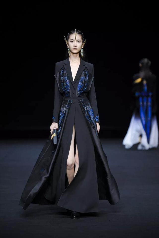 盖娅传说熊英heavengaia年度收官大秀华美绽放水立方