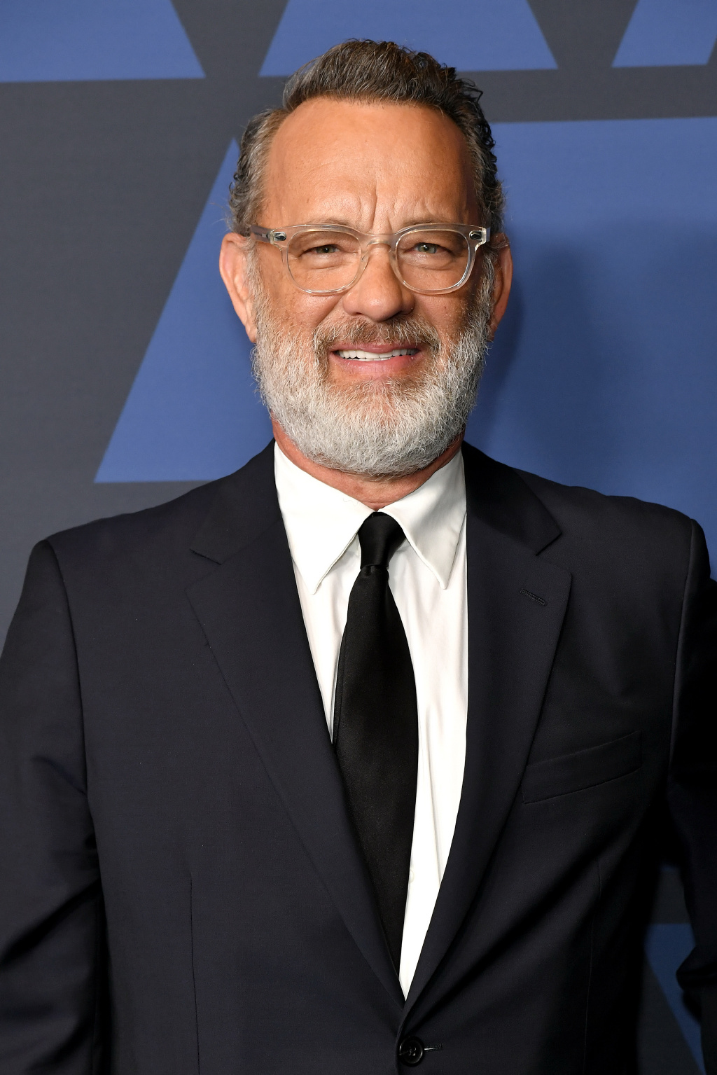 酷63岁汤姆汉克斯现身新电影首映礼阿甘要三夺奥斯卡啦