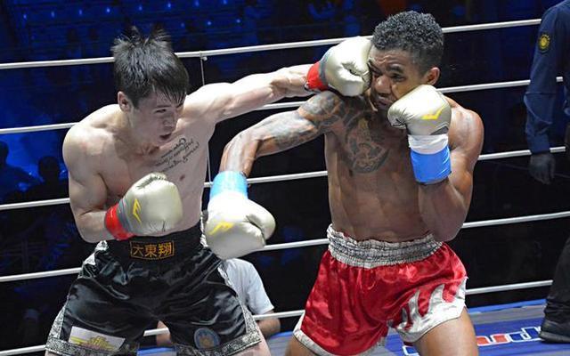 邱建良展示劈叉自信用高扫干掉对手拳迷请ko播求