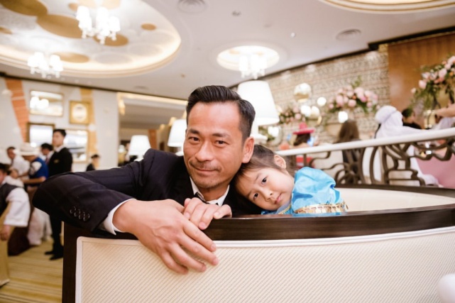 洗米嫂以胜利者姿态公开与老公甜蜜合照|洗米华|大儿子|周柏豪_新浪