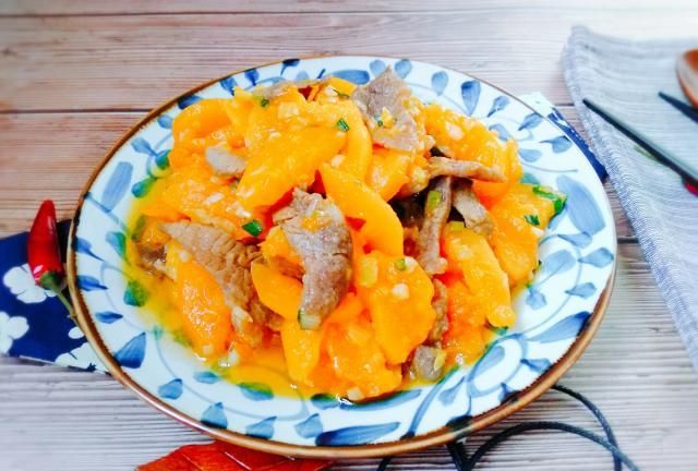 式1——木瓜炒肉】今天在此也与大家分享3种木瓜入菜简单又美味的做法