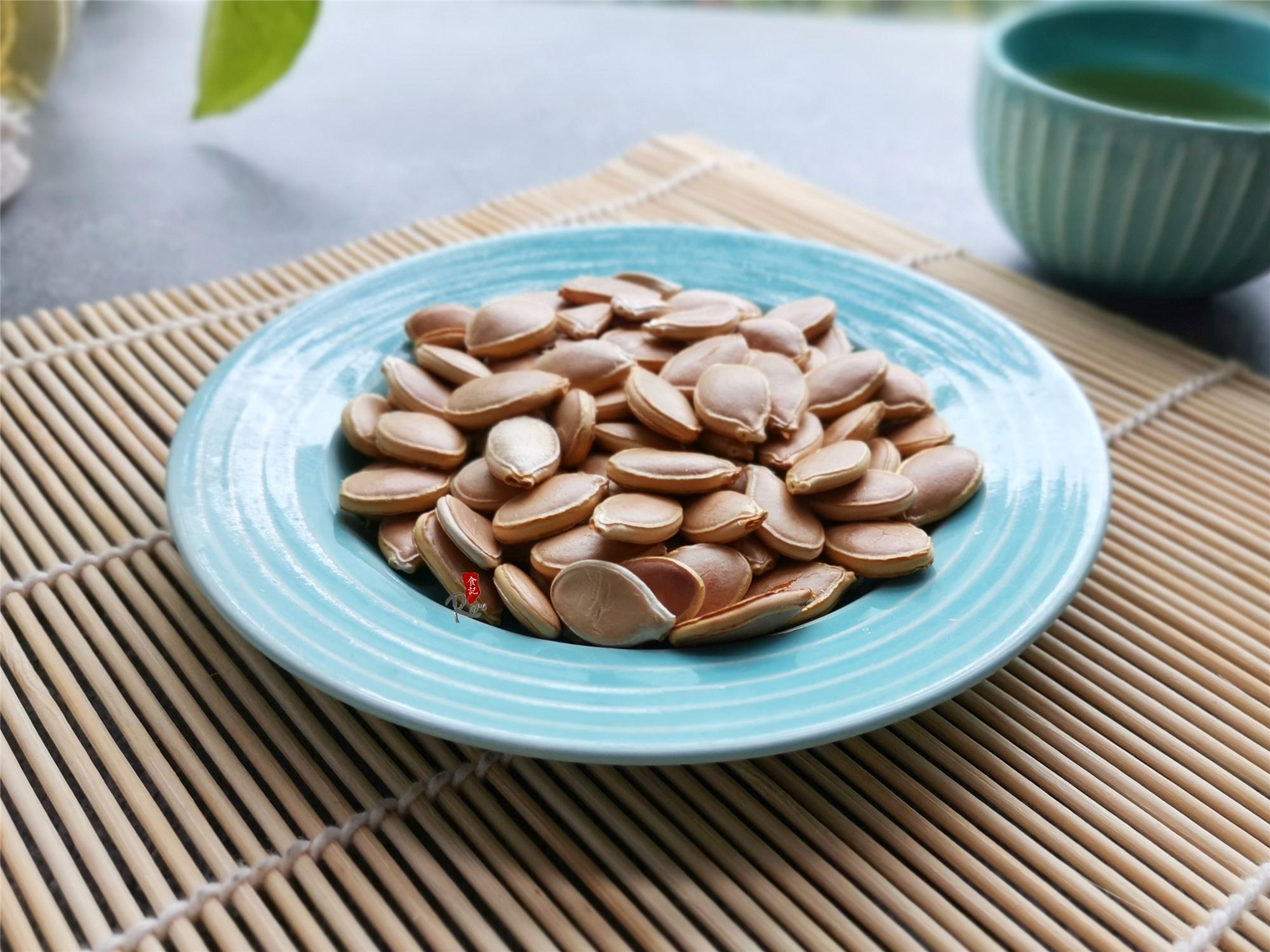 炒南瓜子从小就爱吃,简单洗洗晒晒炒一炒,比买的好剥比买的香