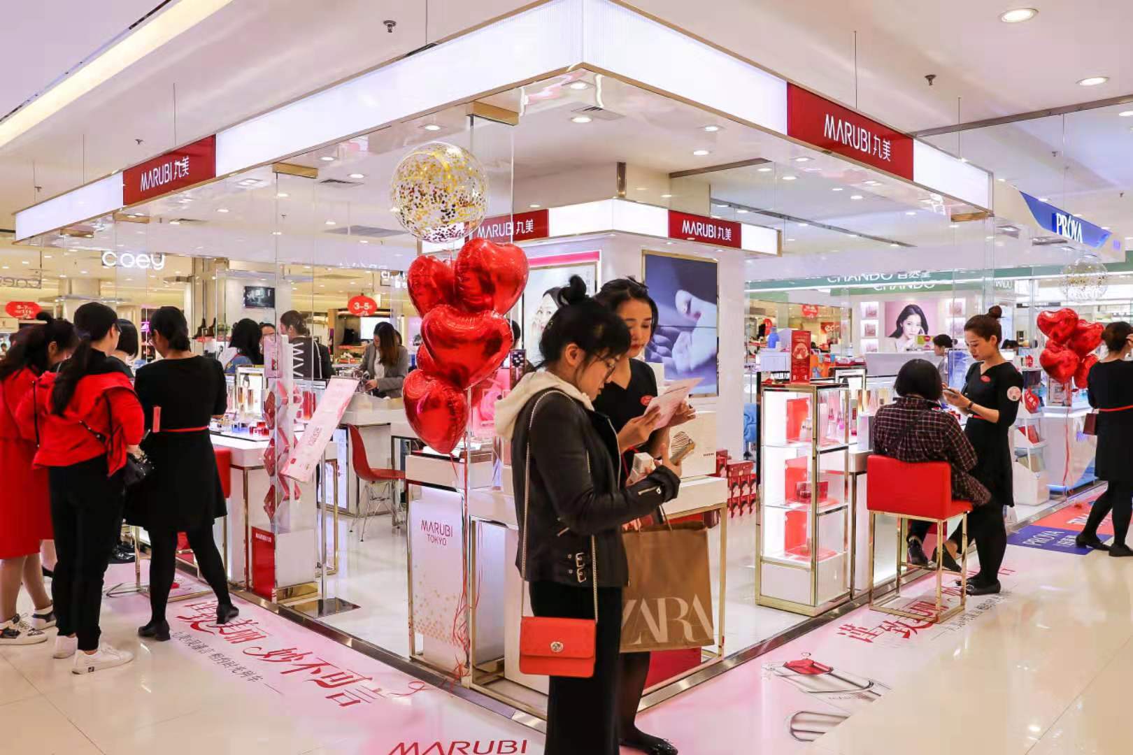 新世纪百货凯瑞商都疯抢节来了，解锁欢抢购物新姿势