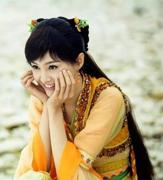 古装剧里女星双手托腮有多萌?赵丽颖对镜头甜笑超可爱!