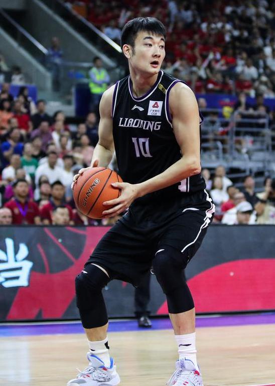 辽宁男篮揭幕战便折大将丛明晨腰椎横突骨折预计2到3个月康复