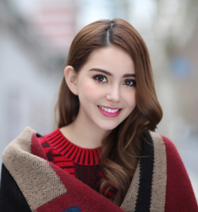 娱乐圈中的5位混血女星,个个美丽过人,有你喜欢的吗?