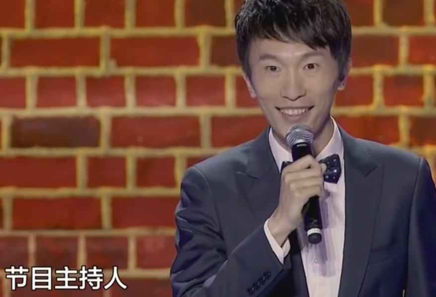 房鹤迪与侯耀华同场参加相声演出,却不同框合影,或因师父郭德纲