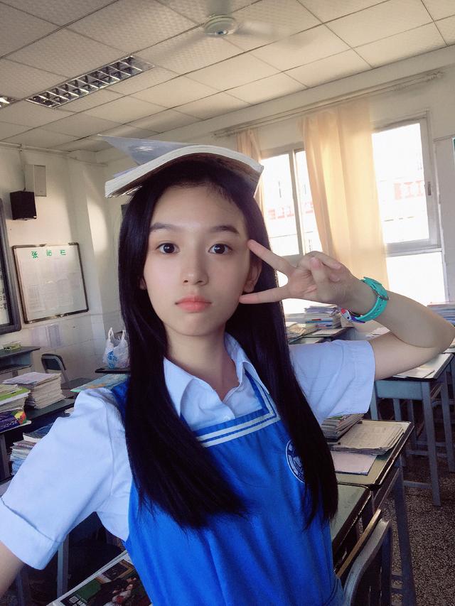 少年的你魏莱21岁周也气质清雅脱俗风格多变太有女神范儿