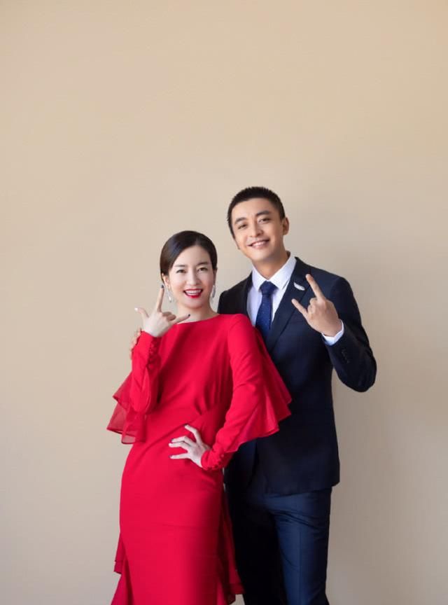 尔康小燕子罕见合体秀恩爱李晟李佳航十指紧扣比心