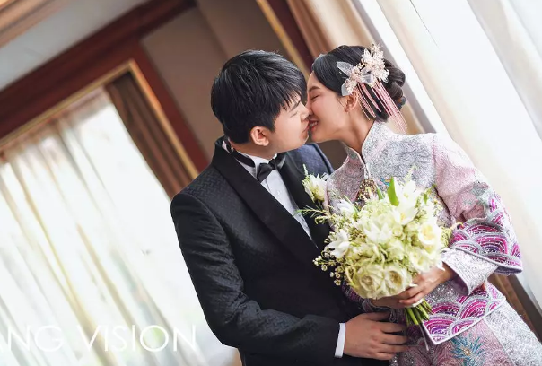 重磅斗鱼幻神主播yyf婚礼图曝光峰哥英俊潇洒尽显年轻之态