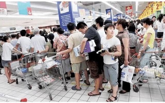 越南姑娘到中国生活，到超市购物问了一个问题，引来众人大笑