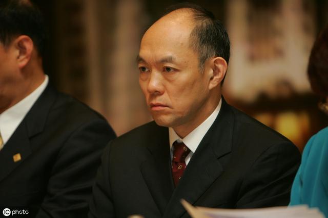 13个子女却争了3年,连父亲忌日的时候都还想争产|霍英东|霍震宇
