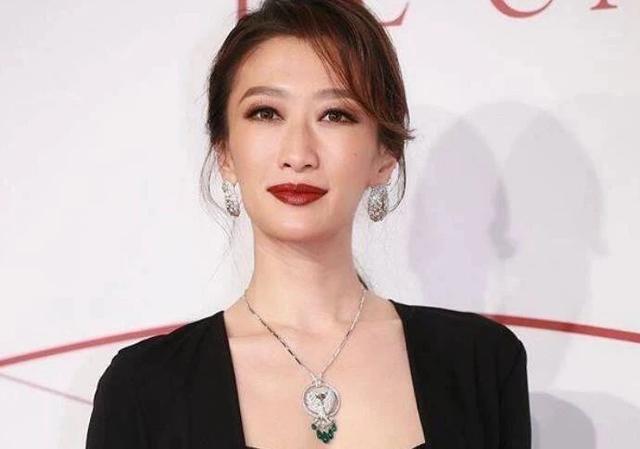 37岁人气女神未婚生女:定居加拿大做全职妈妈