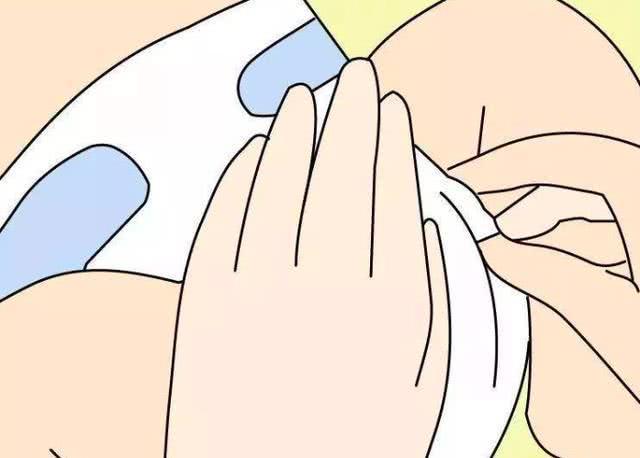 11,如果婴儿是新生儿,请勿在脐带完全脱落之前先盖好尿布.