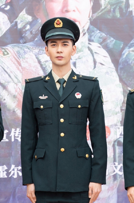 号手就位李易峰火箭军军装亮相我却被张馨予杀到短发超飒
