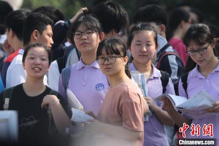  高考制度通过以考促学，大幅提升了中国基础教育的质量和国民素质。（资料图） 泱波 摄