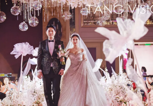 重磅斗鱼幻神主播yyf婚礼图曝光峰哥英俊潇洒尽显年轻之态