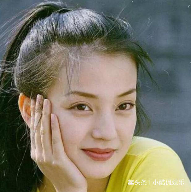 赵薇少女时期照片流出, 看到毫无修饰的五官, 心动啦