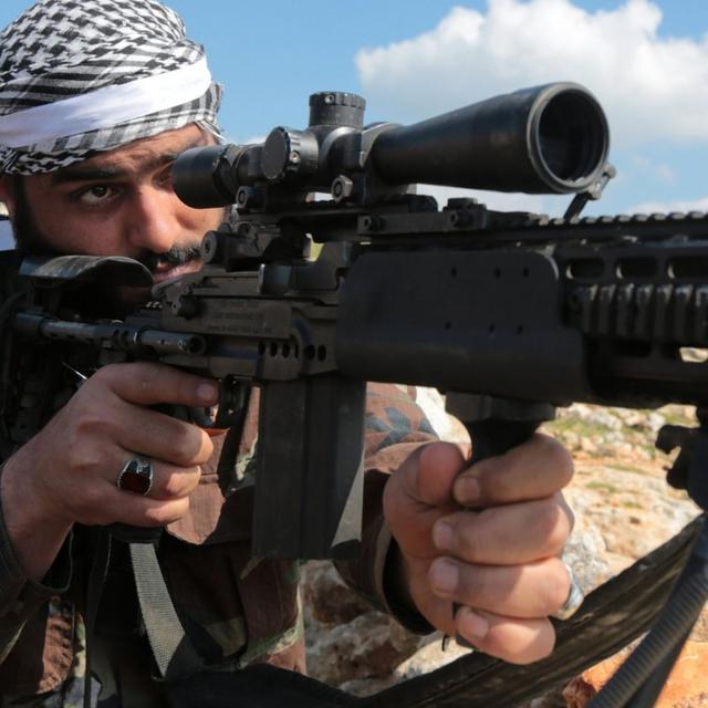 叙利亚叛军认清现实甩卖北约援助先进武器一把枪只要几百块